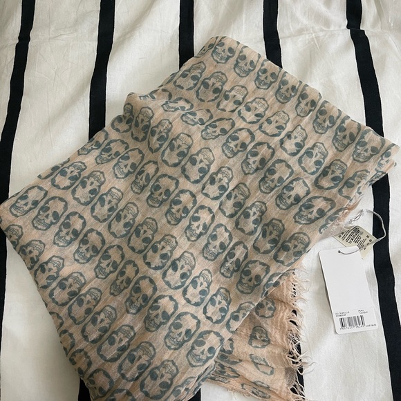 Zadig & Voltaire delta skulls scarf - Picture 3 of 5